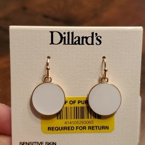 🆕️💟Free with purchase🤍Dillard's white drop earrings